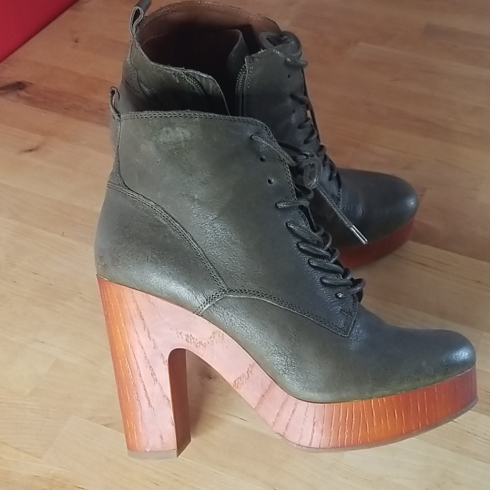 Lucky Brand leather army green platform boot size 9.5